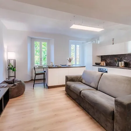 Lucia Cozy Flat At Few Steps By شقة كومو