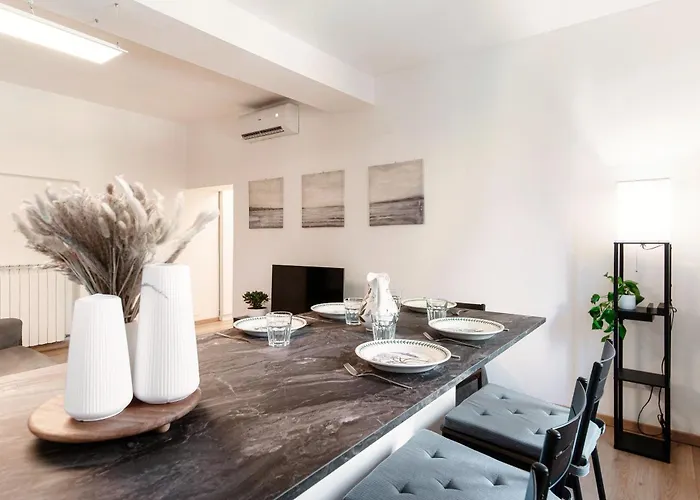 Appartement Lucia Cozy Flat At Few Steps By *